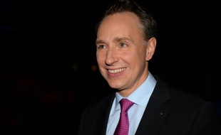 Le prochain directeur général d'AXA Thomas Buberl à Paris, le 27 avril 2016