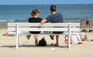 Il y avait encore du monde sur la plage de l'Ecluse ce dimanche à Dinard.