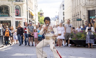 Kjell Henning Bjornestad, imitateur du King, a pulvérisé le record précédent de 7 heures.