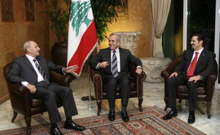 Le nouveau gouvernement d'Union nationale au Liban, le 9 novembre 2009, au Palais présidentiel. Un gouvernement de désunion, selon la presse locale.