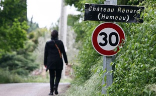 Entrée du hameau de Château Renard, à 500m de la propriété de Colette Deromme (hameau Saint Jaume), où aurait vécu Xavier Dupont de Ligonnès entre 1992 et 1994.
