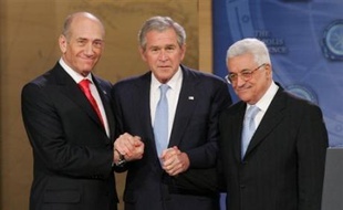 Le président George W. Bush a de nouveau réuni mercredi les dirigeants israélien et palestinien à la Maison Blanche pour concrétiser les promesses d'Annapolis et signifier aux sceptiques que ce nouvel effort de paix n'est pas une fois de plus voué à l'échec. ontre le gouvernement de gauche du président Evo Morales.