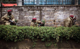 Lundi 23 septembre, les forces de l'ordre ont lancé un assaut contre le commando qui a lancé une attaque dans un centre commercial de Nairobi samedi 21 septembre 2013.
