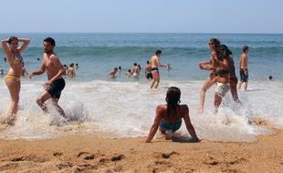 Illustration d'une plage à Biarritz.(AP Photo/Bob Edme)/BOB103/423318248382/1506301704