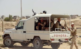 Des kurdes se positionnent le 24 août 2014 autour de Kirkouk, au nord de l'Irak