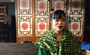 La chanteuse Thérèse sur le clip de « Chinoise »