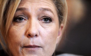 Marine Le Pen a expliqué dimanche dans le Tarn avoir délibérément choisi de ne pas participer à la manifestation parisienne des opposants au mariage homosexuel pour dénoncer une "tentative de diversion" de la classe politique au détriment des vrais problèmes que rencontrent les Français.