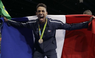 Tony Yoka et sa médaille d'or de champion olympique de boxe