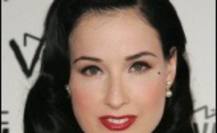 La danseuse et mannequin américain Dita Von Teese, icône excentrique et épouse du chanteur de rock gothique Marilyn Manson, sera à l'affiche du "Crazy Horse" du 23 au 26 octobre pour huit représentations de son spectacle "Le Bain" créé aux Etats-Unis, a annoncé le cabaret parisien.