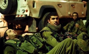 L'armée israélienne a mis fin lundi à une opération dans la bande de Gaza qui a fait des dizaines de morts en deux jours, provoqué d'importants dégâts et porté un coup au fragile processus de paix avec les Palestiniens.