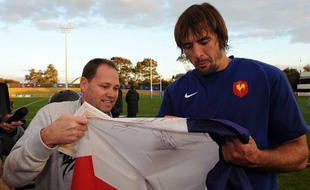 Julien Pierre à la sortie de l'entraînement de l'équipe de France de rugby, le 6 septembre 2011 à Katapuna.