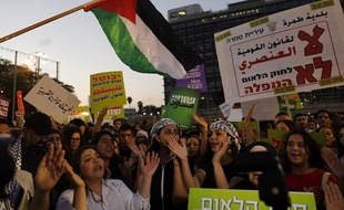 Des Arabes israéliens et leurs partisans défilent lors d’un rassemblement pour protester contre la «loi sur l’Etat-nation juif» à Tel-Aviv, le 11 août 2018