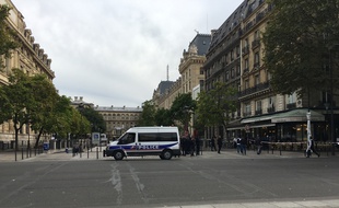 L'esplanade devant la préfecture de police de Paris a été entièrement vidée