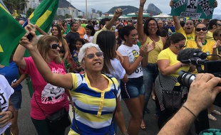Manifestation pro-Bolsonaro à
Copacabana, Rio de Janeiro, 29 septembre 2018.