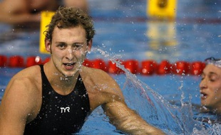 Le nageur français Amaury Leveaux, lors de son record du monde du 100m nage libre en petit bassin aux Championnats d'Europe de Rijeka, le 13 décembre 2008.