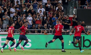 Xeka ouvre le score pour le LOSC contre le PSG au Bloomfield Stadium in Tel Aviv, Israel,le 1er août 2021. (Photo by EMMANUEL DUNAND / AFP)