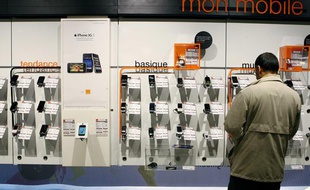 Près de 800.000 Français ont abandonné leur carte prépayée entre janvier et mars 2012 selon l'Arcep.