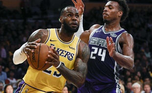 LeBron James, avec son maillot 23 des Lakers, en match de préparation face aux Sacramento Kings, le 4 octobre 2018.