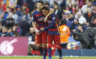 Luis Suarez et Neymar sont les deux principaux favoris pour accompagner Messi et Ronaldo parmi les trois finalistes pour le Ballon d'Or 2015.