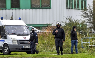 Descente de police au centre Zahra France, à Grande-Synthe.