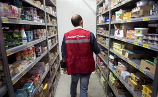 Le groupe de distribution Auchan a vu sa rentabilité et ses ventes progresser sur le premier semestre, portées par son expansion en Europe centrale et en Asie, alors que son activité en France s'est légèrement repliée.