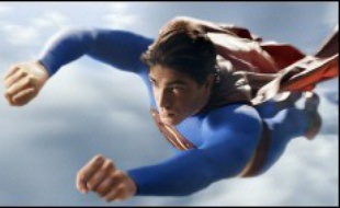 Superman (Brandon Routh), alias Clark Kent, a disparu pendant cinq ans de Metropolis, où la criminalité a atteint des niveaux record. L'avenir s'annonce encore plus sombre avec la libération de l'infâme Lex Luthor (Kevin Spacey). Quant à la journaliste Loïs Lane (Kate Bosworth), la femme qu'il aime, elle a appris à vivre sans lui...