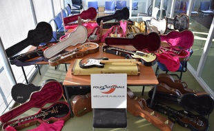 Une vingtaine de guitares ont été retrouvées par la police à Nantes