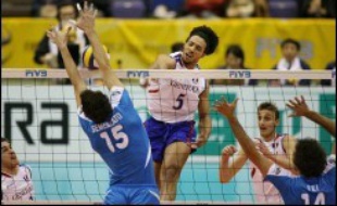 Les volleyeurs français ont surmonté la déception d'avoir laissé filer leur rêve de podium pour remporter une belle victoire contre l'Italie 3 à 2 (25-23, 25-17, 17-25, 23-25, 15-10) dans leur dernier match de poule du Championnat du monde, mercredi à Hiroshima.