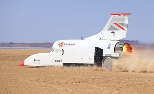 Bloodhound : le véhicule supersonique franchit la barre des 1000 km/h