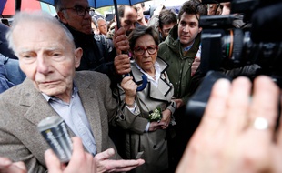 Les parents de Vincent Lambert lors d'une manifestation contre l'arrêt des soins, à Reims, en mai.