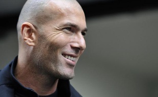Le président du Real Madrid Florentino Perez n'a pas exclu de nommer Zinédine Zidane entraîneur dès la saison prochaine, même s'il a estimé que le Français devait "peut-être encore s'aguerrir".