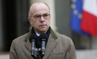 Le ministre de l'Intérieur Bernard Cazeneuve s'adresse à la presse le 10 janvier 2015 dans le cour de l'Elysée