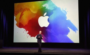 Apple, l'une des entreprises les plus riches au monde, a annoncé lundi son intention de verser des dividendes à ses actionnaires pour la première fois depuis 1995, renouant avec une pratique récusée par son fondateur, Steve Jobs, décédé il y a cinq mois.