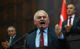 Le Premier ministre turc Binali Yildirim devant le Parlement le 19 juillet 2016 à Ankara