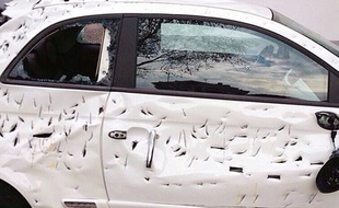 Fou de rage, Spartaco Capon a détruit à coup de hache sa toute nouvelle voiture.