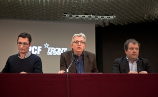 Pierre Laurent (au centre), numéro 1 du PCF, le 2 mars 2015 à Paris.