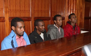 Quatre hommes sont jugés depuis mercredi au Kenya pour leur présumé "soutien à un groupe terroriste" islamiste qui avait attaqué le centre commercial Westgate de Nairobi fin septembre, le pire attentat dans le pays en 15 ans.