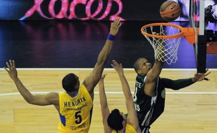 Tenant du titre, le Panathinaïkos jouera contre le Maccabi Tel-Aviv pour un remake de la finale 2011 lors du choc des quarts de finale de l'Euroligue de basket à partir de mardi.