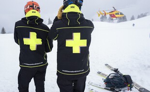 (Photo d'illustration) Des sauveteurs en montagne