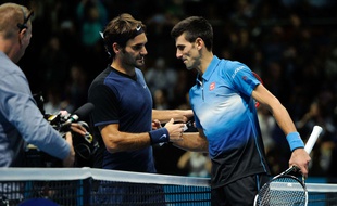 Roger Federer a dominé Novak Djokovic au Masters le 17 novembre 2015.