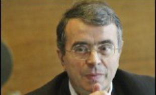 Jean-Jack Queyranne, président (PS) de la région Rhône-Alpes et ancien ministre, a apporté samedi son soutien à une candidature de Ségolène Royal, capable de rassembler la gauche autour de "valeurs de modernité", dans l'optique de la présidentielle de 2007.