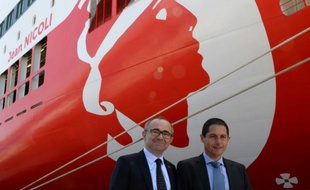 Le directeur général de Corsica Linea, Pierre-Antoine Villanova (g), et son président Pascal Trojani, à Marseille le 3 mai 2016