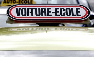Une voiture d'auto-école (2008)