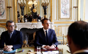Le président Emmanuel Macron a organisé une réunion d'urgence à l'Elysée pour parler des «gilets jaunes» dimanche 2 décembre 2018.