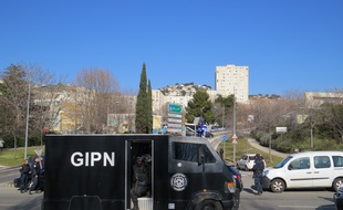 Les forces de l'ordre investissent la cité de la Castellane après des tirs d'armes automatiques dans la matinÈe.