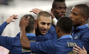 Oui, Benzema et Pogba étaient déjà présents lors la der des Bleus au Parc des Prince à ce jour.