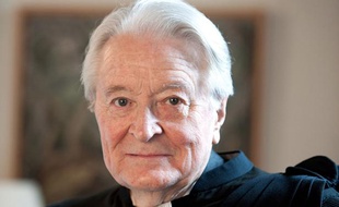 L'avocat Roland Dumas dans son cabinet parisien le 18 février 2011.