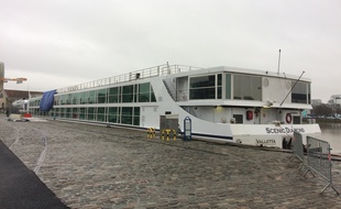 La compagnie scnic est Australienne et dispose aussi de bateaux sur la Seine et le Rhône.