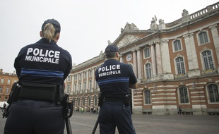 Agents de la Police municipale Place du Capitole. 25/05/2010 Toulouse