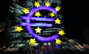 La zone euro connaîtra cette année une récession plus importante que prévu, avec un Produit intérieur brut se repliant de 0,4% (contre -0,3% jusqu'ici) et un chômage au-dessus de 12%, selon les nouvelles prévisions économiques de la Commission européenne publiées vendredi.